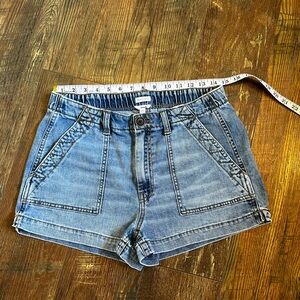 Aerie Shorts, elastic waist, button and zipper closure, size Medium